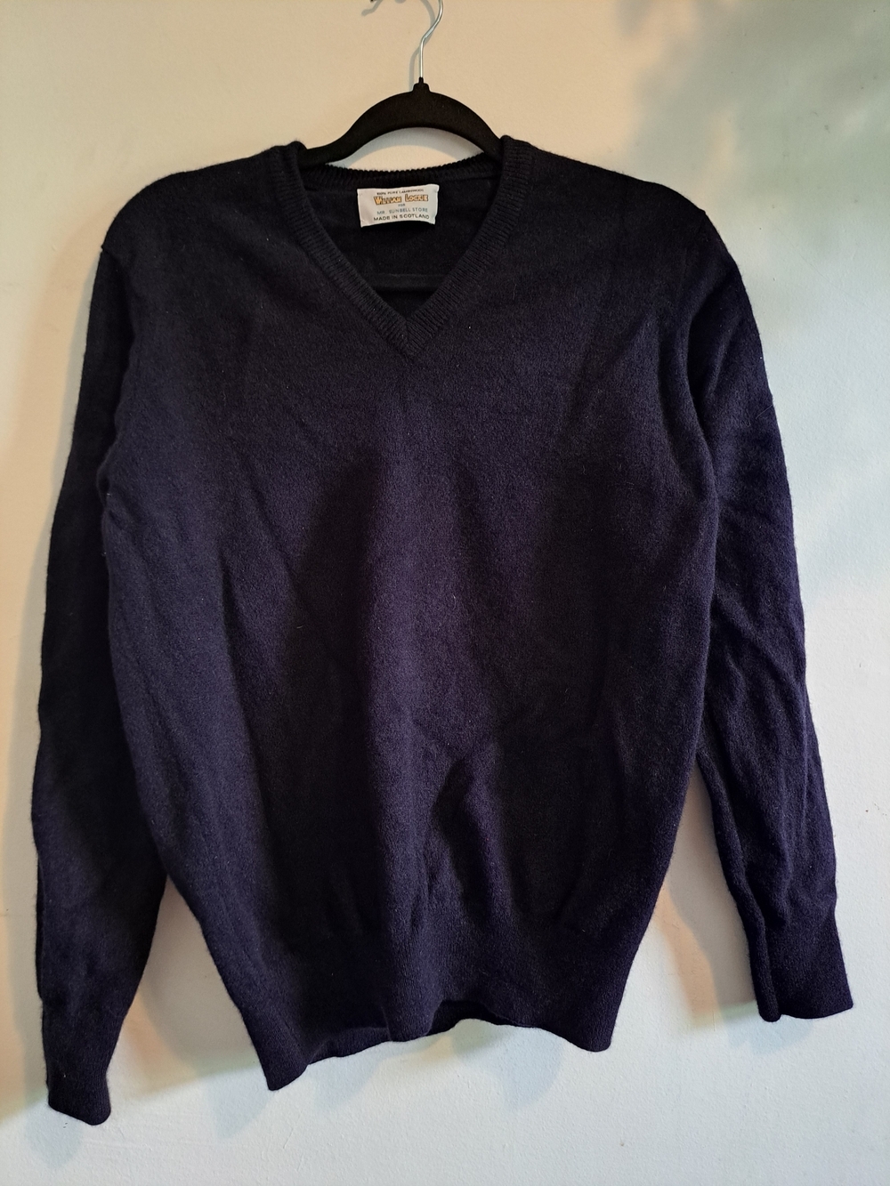 William Lockie Scotland 100% Pure Lambswool V-Neck Sweater Navy Men's M
